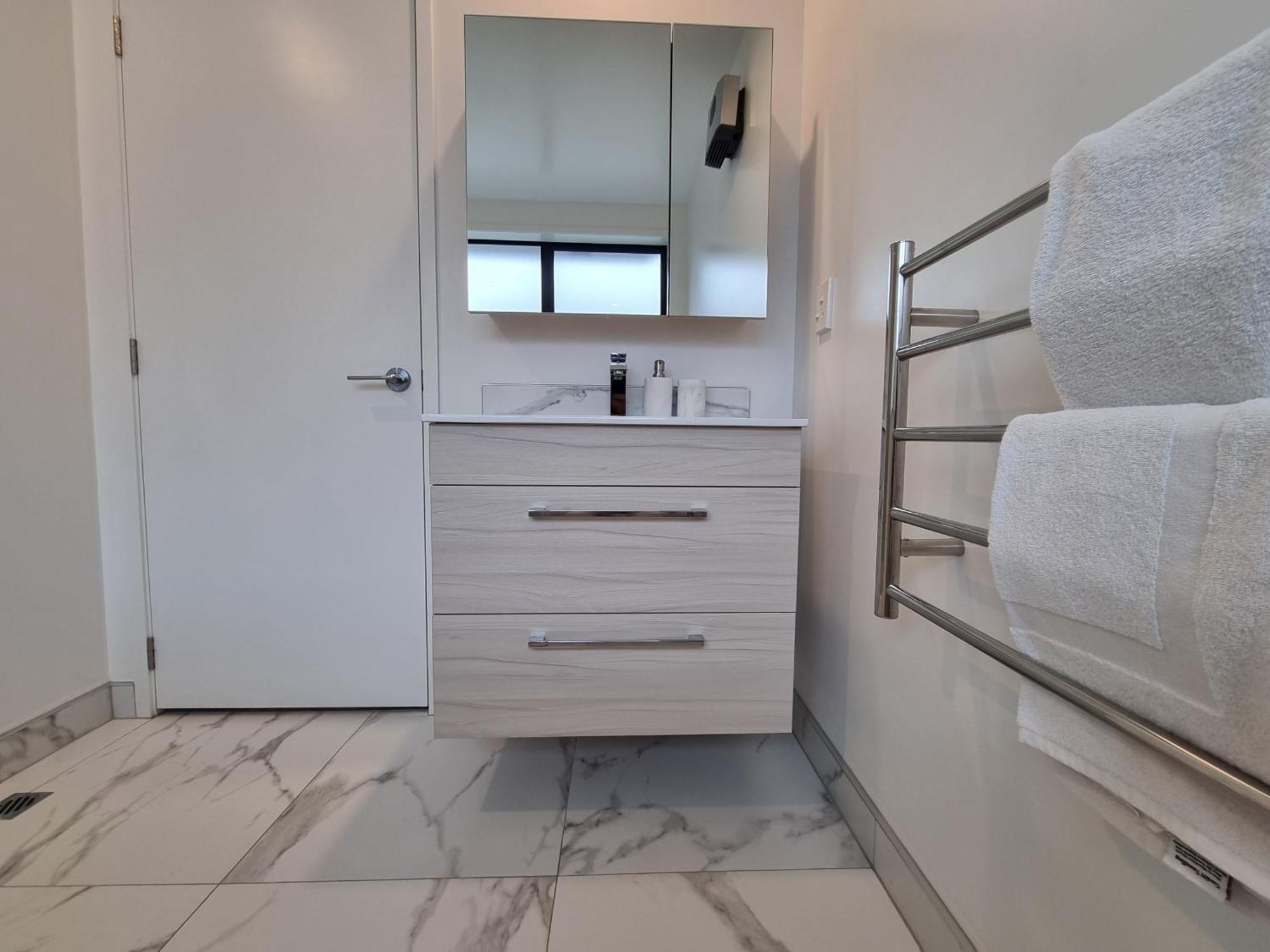Ferienwohnung Cloud Nine Elegant Escape Awaits Christchurch Exterior foto